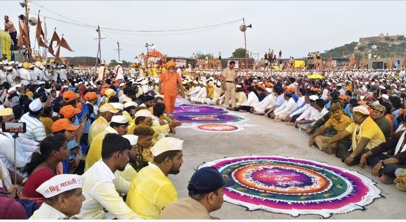 ज्ञानेश्वर माऊलींचा पालखी सोहळा जेजुरी गडाच्या पायथ्याशी विसावला